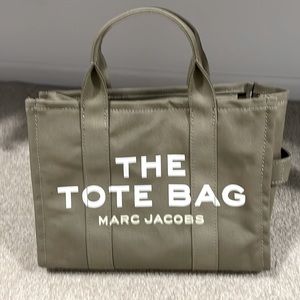Marc Jacobs
medium The Tote bag